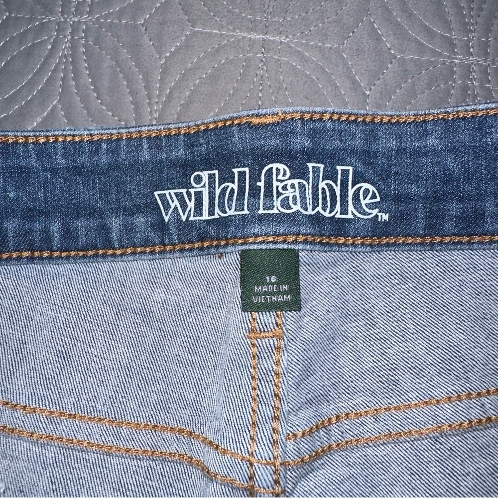NWOT Medium Wash Size 16 Wild Fable Distressed Skinny Jeans - Picture 2 of 4